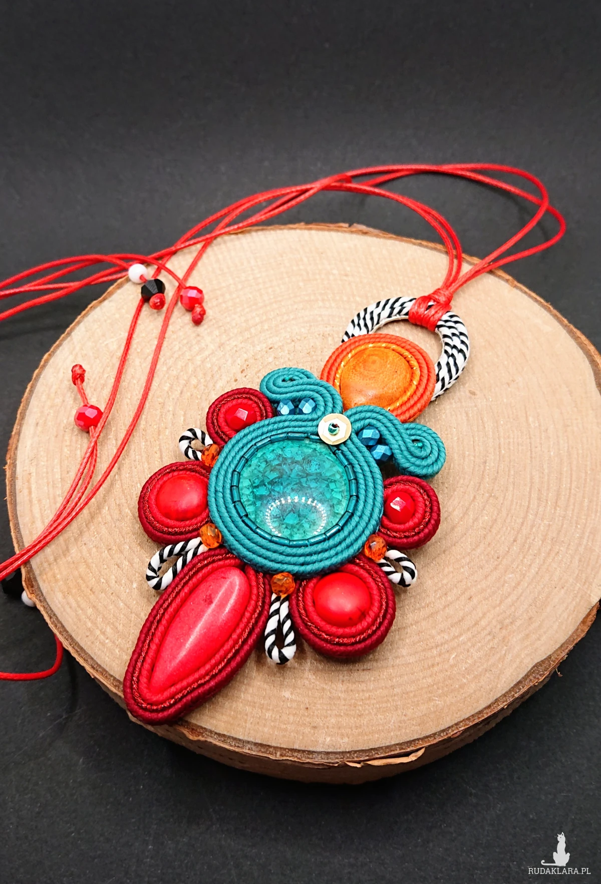 KOLOROWY WISIOR SUTASZ Z CERAMIKĄ